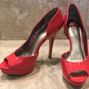 Beautiful heels 👠 only worn once!